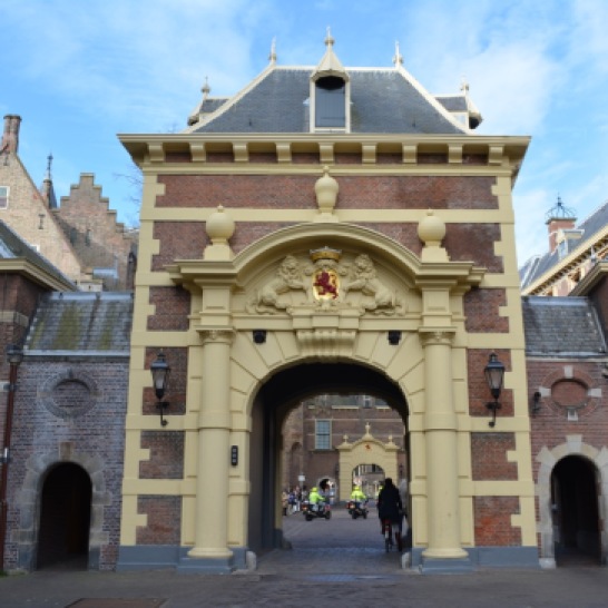 The east entrance to the Binnenhof.